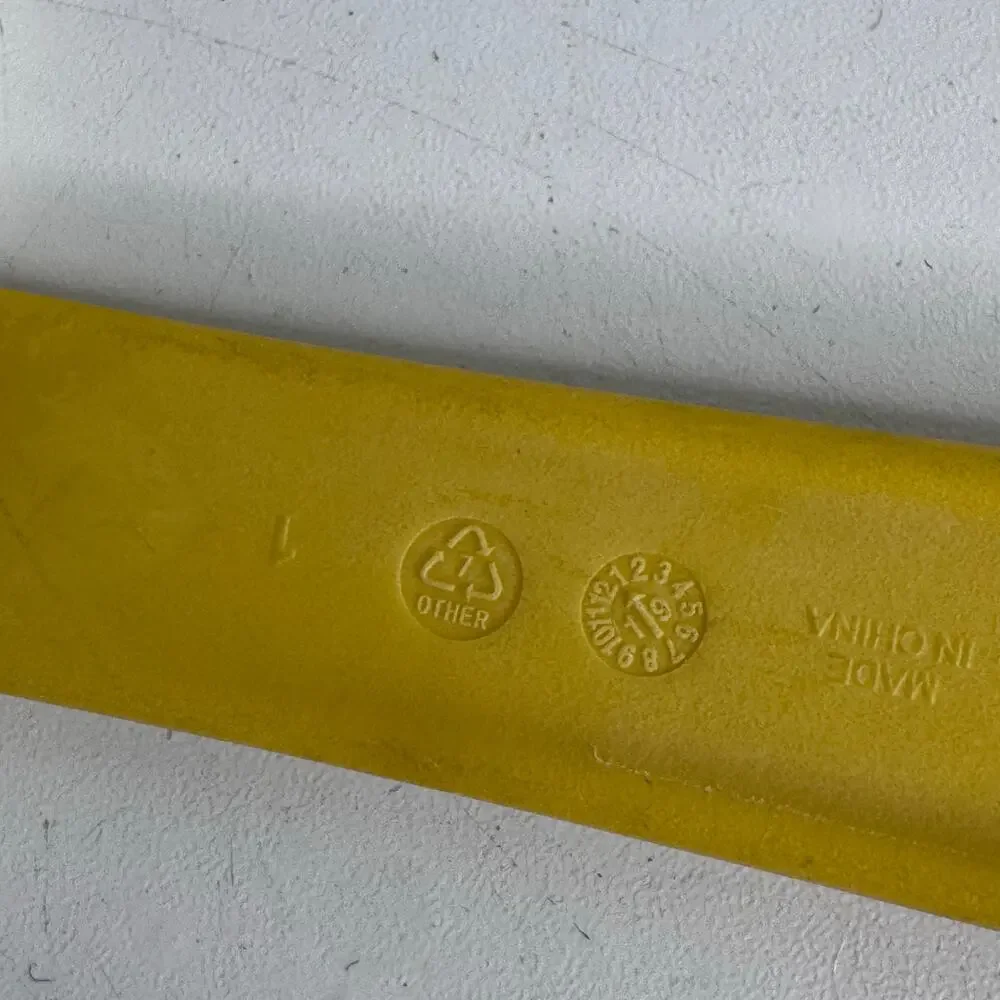 VTG 1960s Rubbermaid Commercial High Heat Scraper Spatula CleanRest Notch Yellow